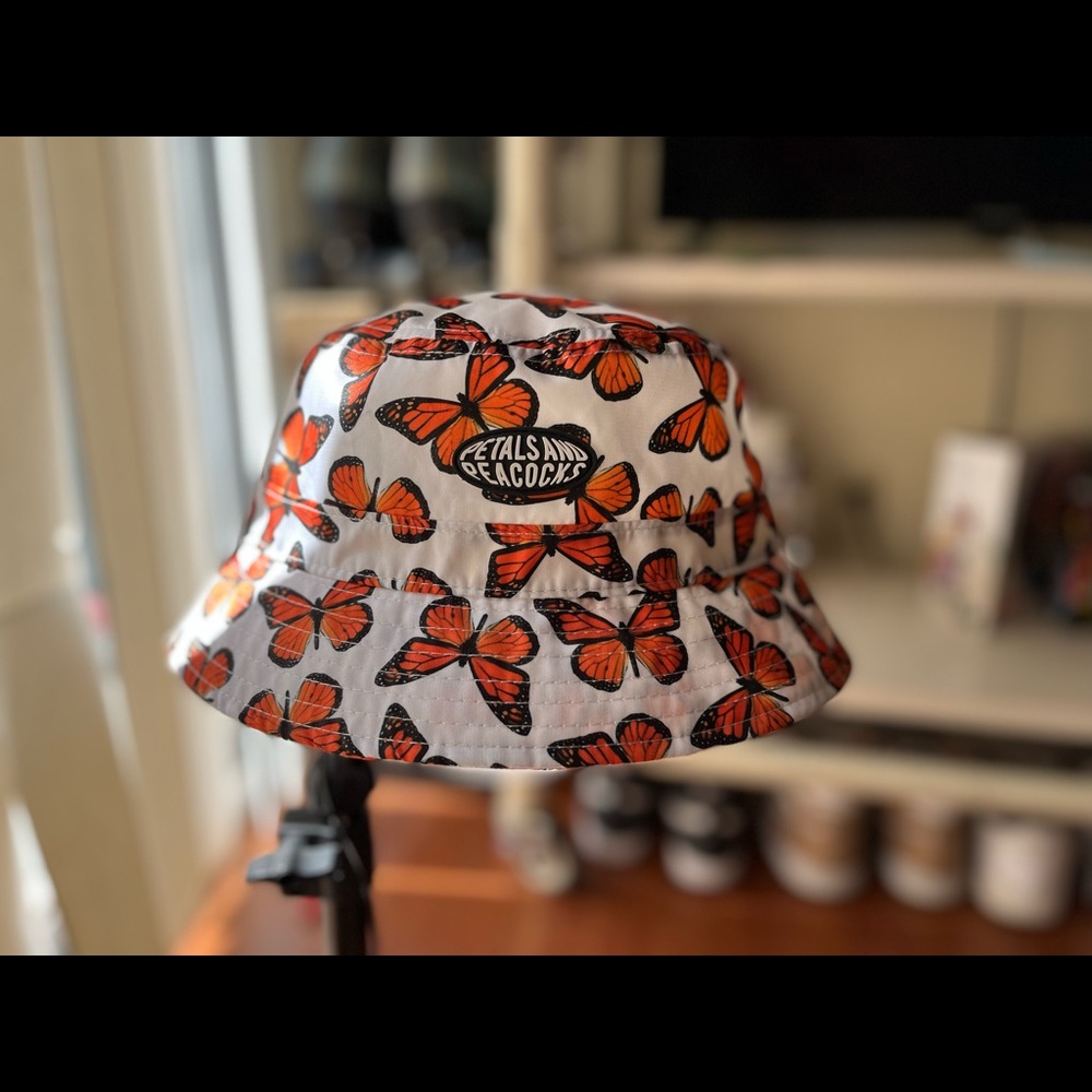 petals and peacock butterfly bucket hat